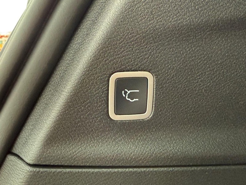 Chrysler Pacifica Vehicle Full-screen Gallery Image 8