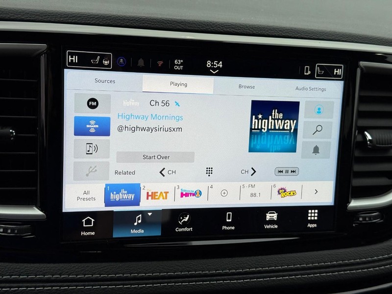 Chrysler Pacifica Vehicle Full-screen Gallery Image 24