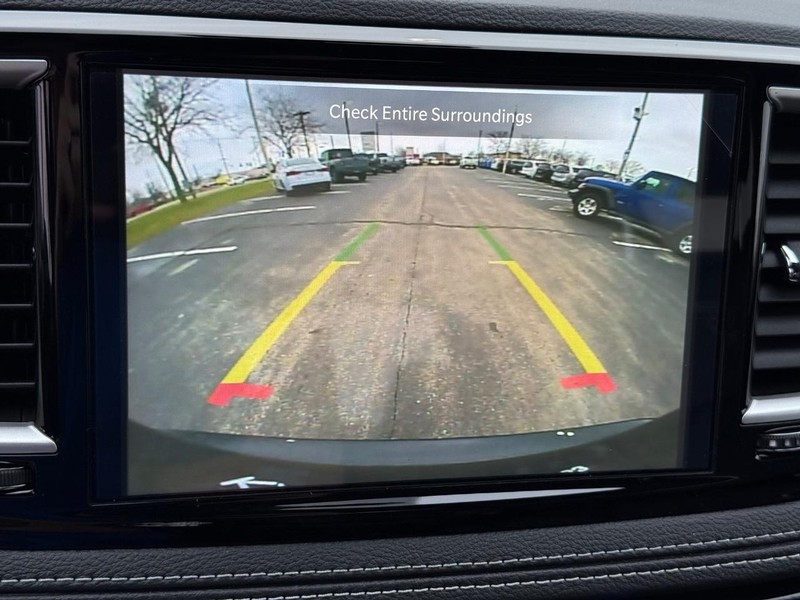 Chrysler Pacifica Vehicle Full-screen Gallery Image 25