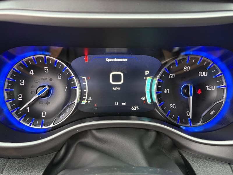 Chrysler Pacifica Vehicle Full-screen Gallery Image 29