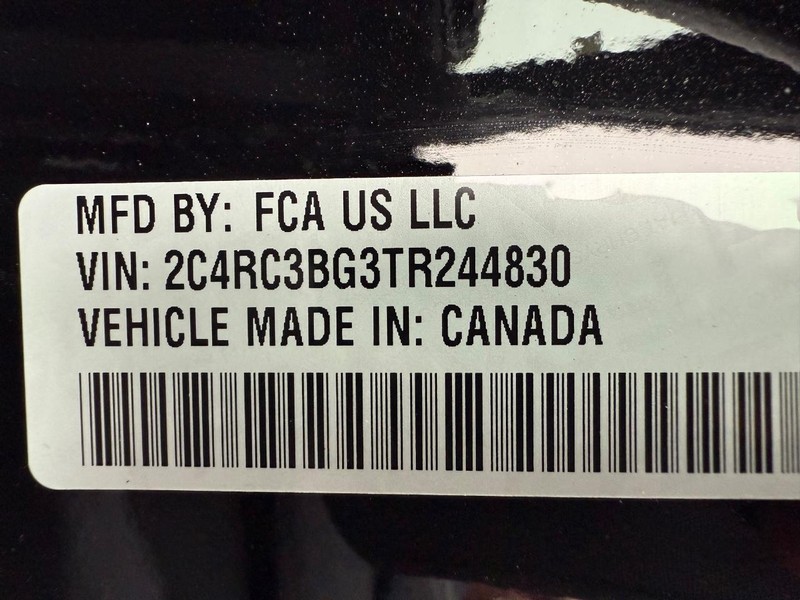 Chrysler Pacifica Vehicle Full-screen Gallery Image 32