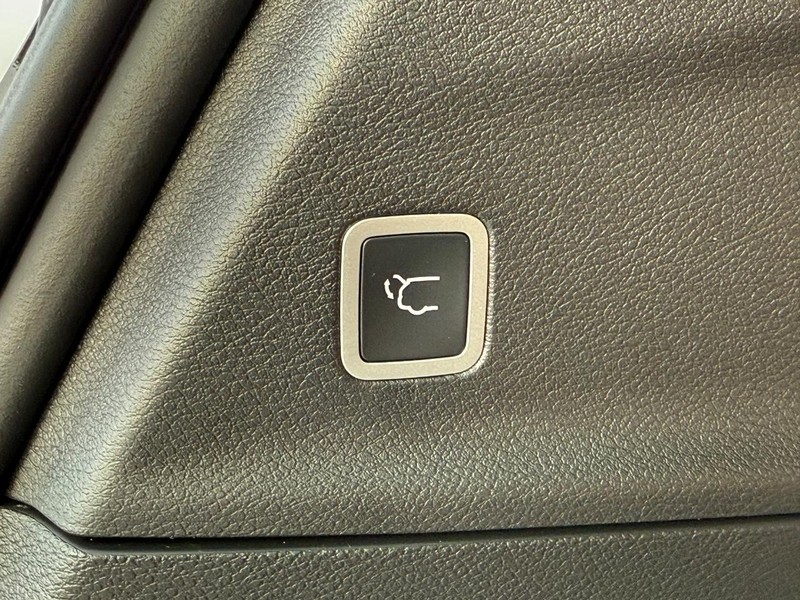 Chrysler Pacifica Vehicle Full-screen Gallery Image 8