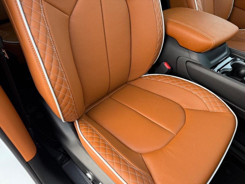 Chrysler Pacifica Vehicle Full-screen Gallery Image 19