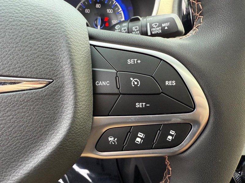 Chrysler Pacifica Vehicle Full-screen Gallery Image 24