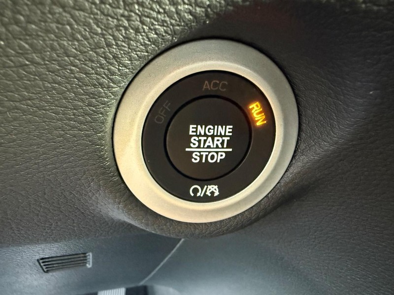 Chrysler Pacifica Vehicle Full-screen Gallery Image 25