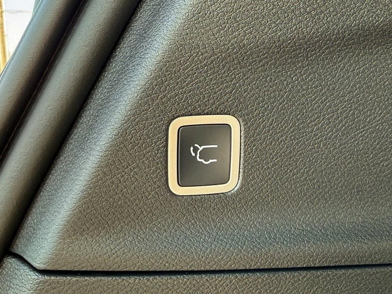 Chrysler Pacifica Vehicle Full-screen Gallery Image 8