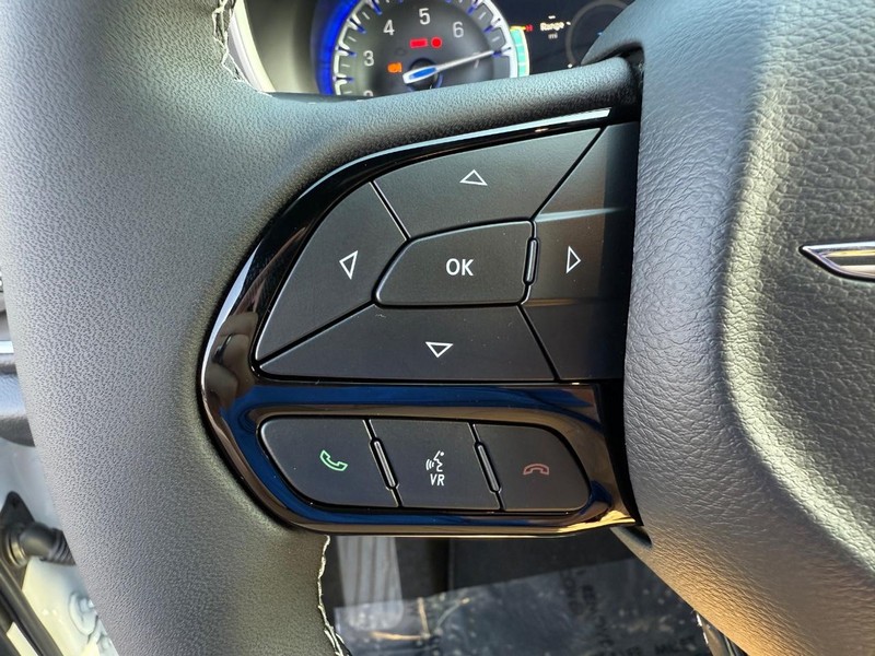 Chrysler Pacifica Vehicle Full-screen Gallery Image 21