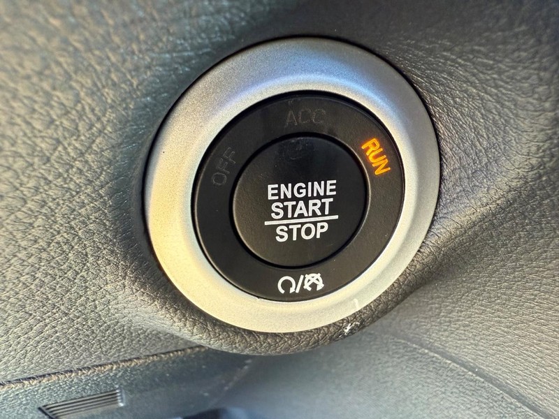 Chrysler Pacifica Vehicle Full-screen Gallery Image 23