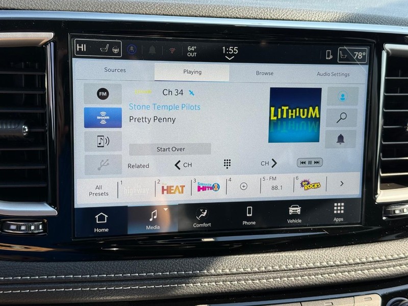 Chrysler Pacifica Vehicle Full-screen Gallery Image 24