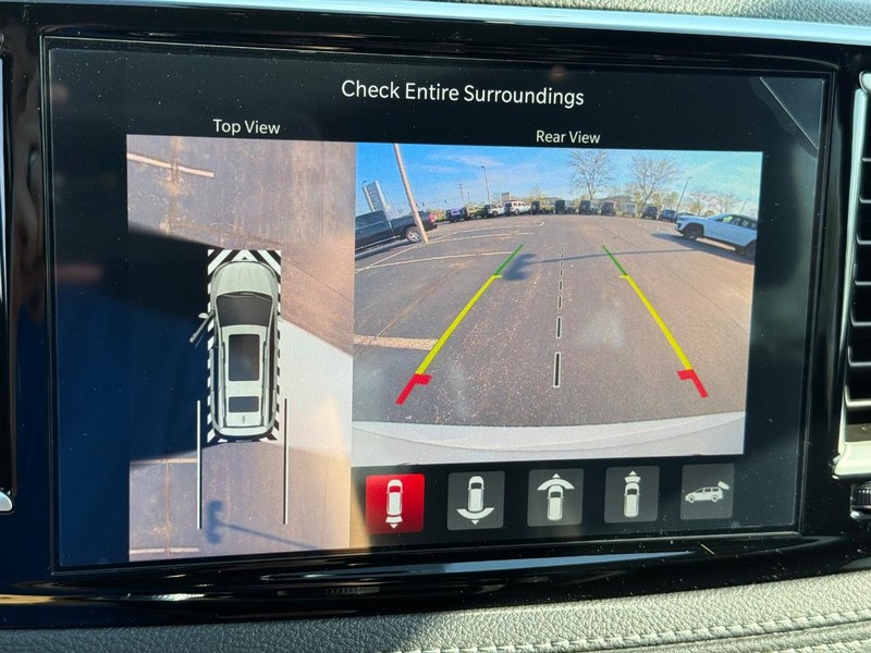 Chrysler Pacifica Vehicle Full-screen Gallery Image 25