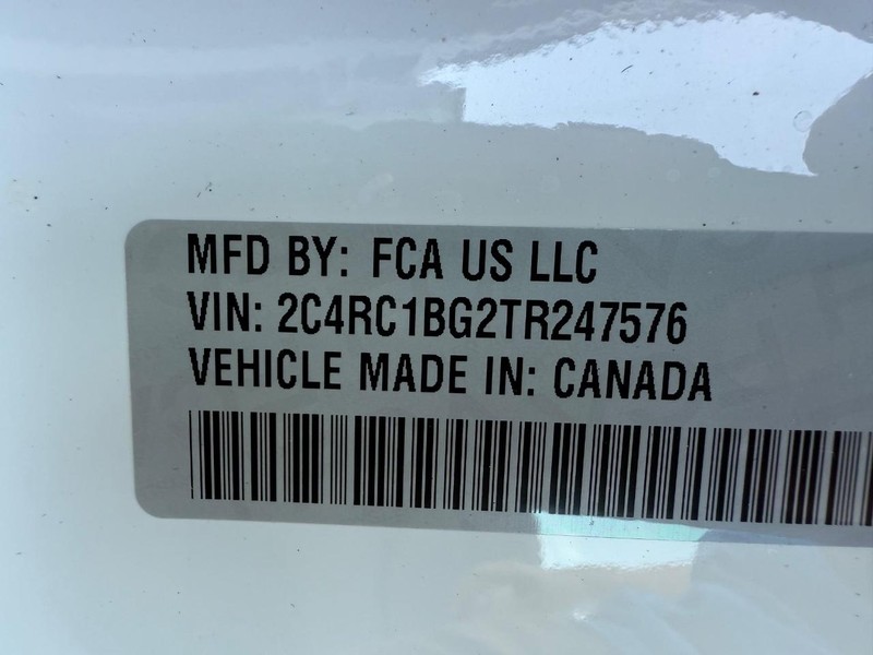 Chrysler Pacifica Vehicle Full-screen Gallery Image 32