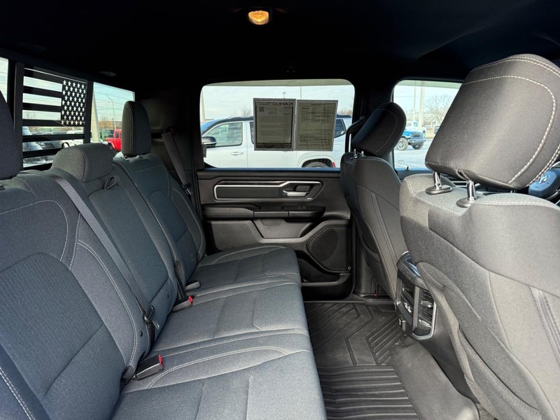 Ram 1500 Vehicle Full-screen Gallery Image 11