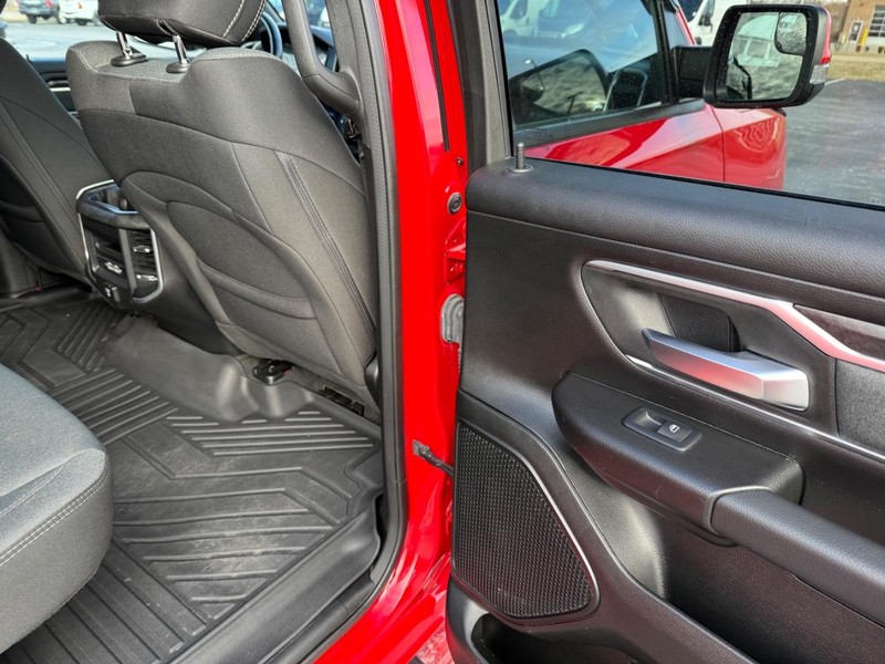 Ram 1500 Vehicle Full-screen Gallery Image 12