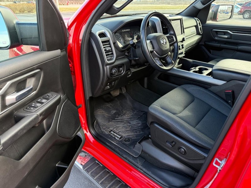 Ram 1500 Vehicle Full-screen Gallery Image 17