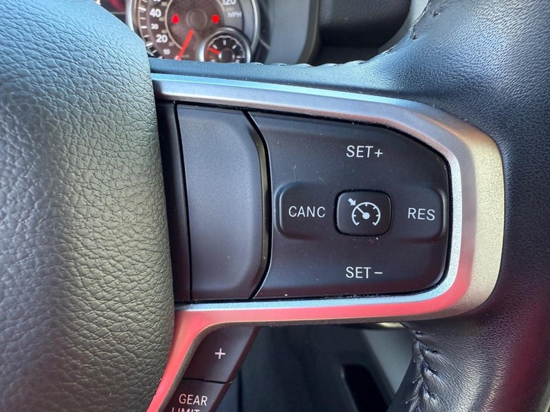 Ram 1500 Vehicle Full-screen Gallery Image 21