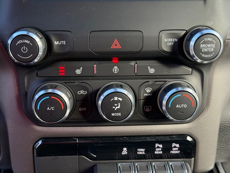 Ram 1500 Vehicle Full-screen Gallery Image 26