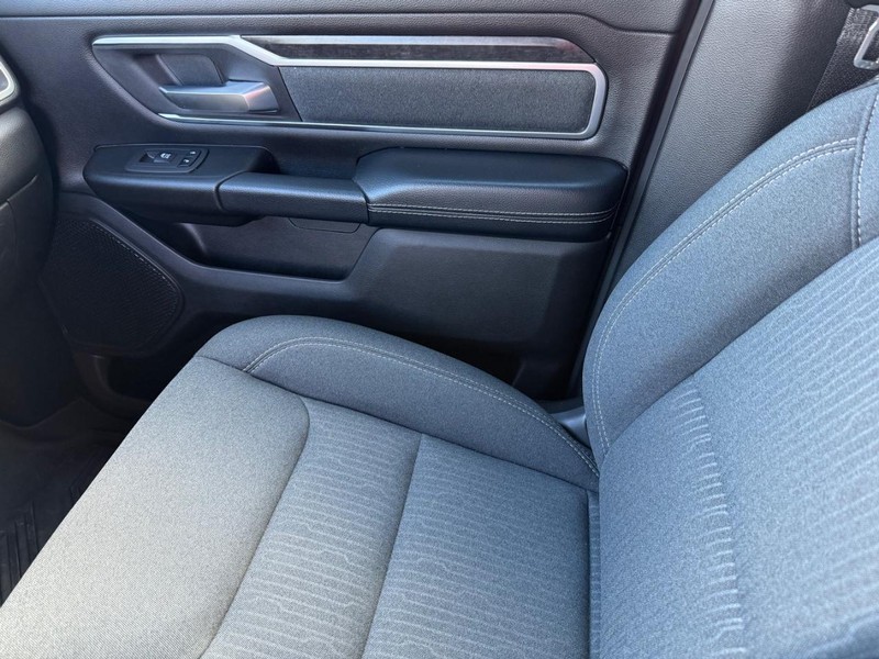 Ram 1500 Vehicle Full-screen Gallery Image 28