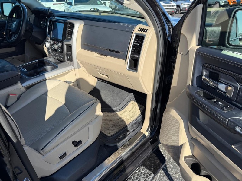 Ram 1500 Vehicle Full-screen Gallery Image 15