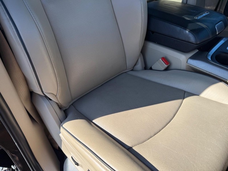 Ram 1500 Vehicle Full-screen Gallery Image 16