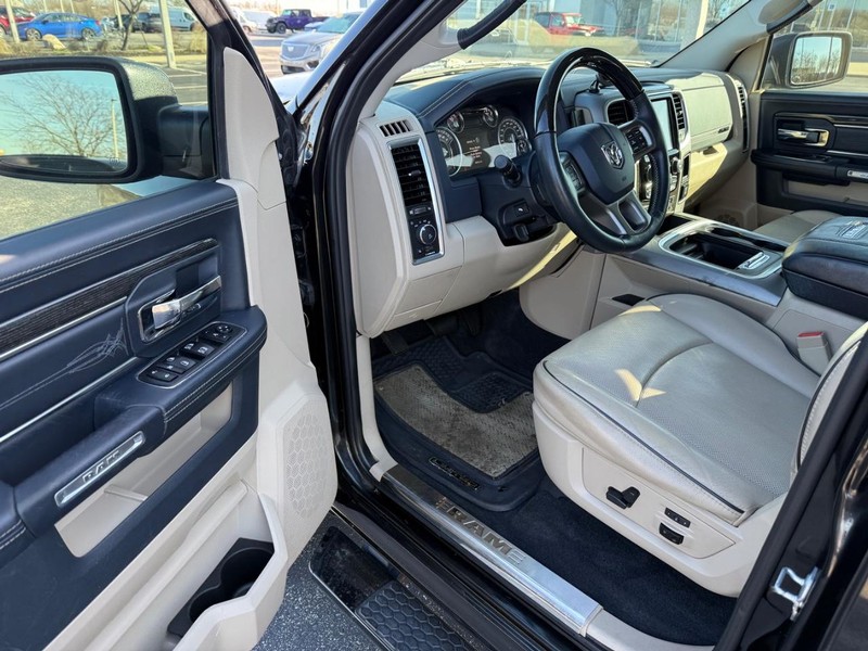 Ram 1500 Vehicle Full-screen Gallery Image 17