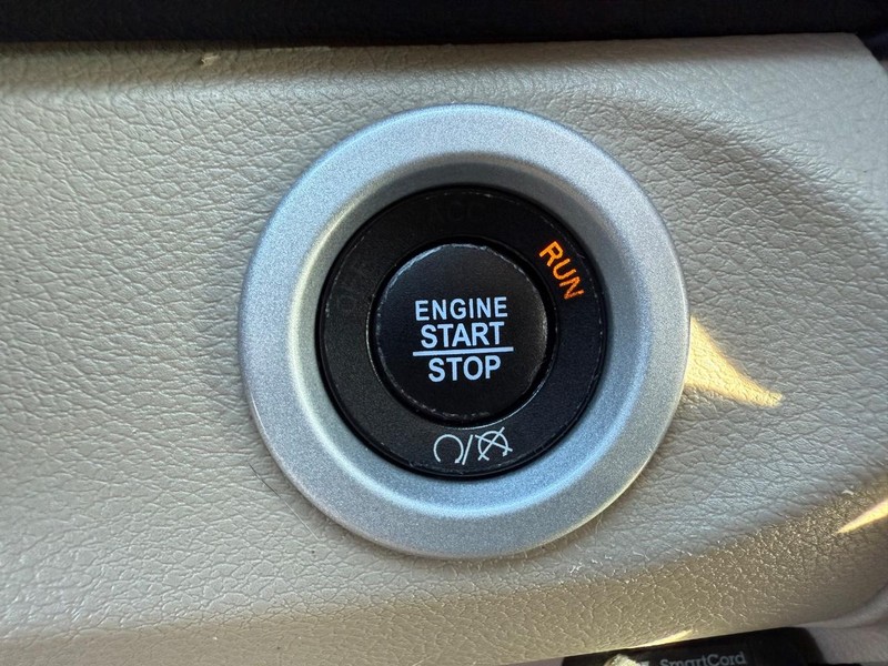 Ram 1500 Vehicle Full-screen Gallery Image 22