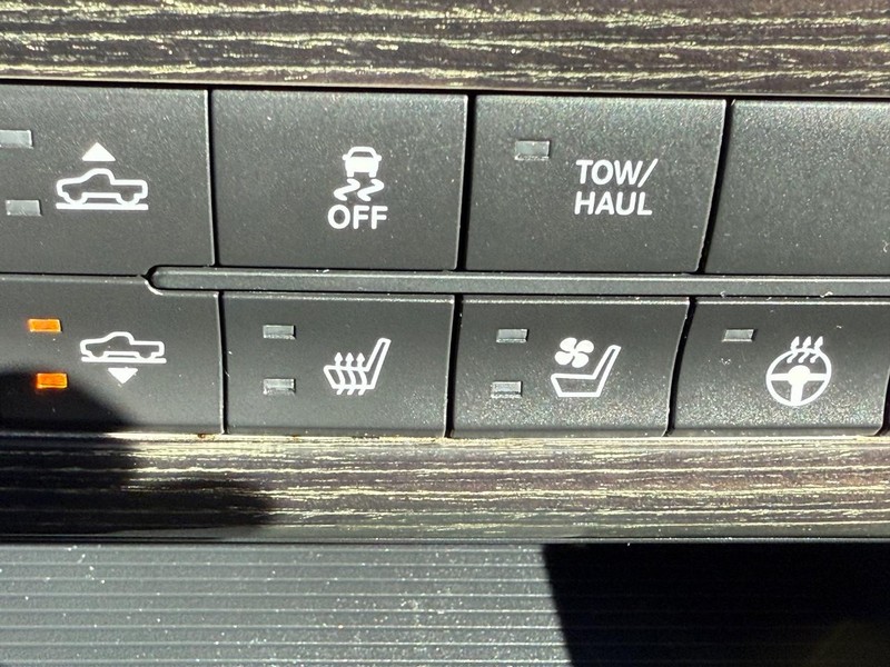 Ram 1500 Vehicle Full-screen Gallery Image 23