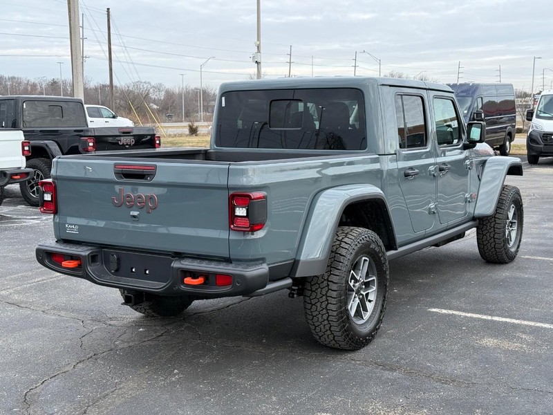 Jeep Gladiator Vehicle Full-screen Gallery Image 3