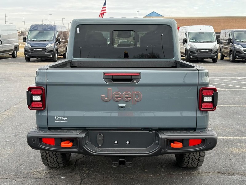 Jeep Gladiator Vehicle Full-screen Gallery Image 4