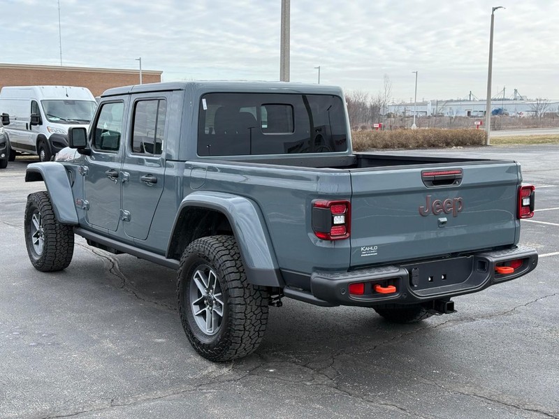 Jeep Gladiator Vehicle Full-screen Gallery Image 5