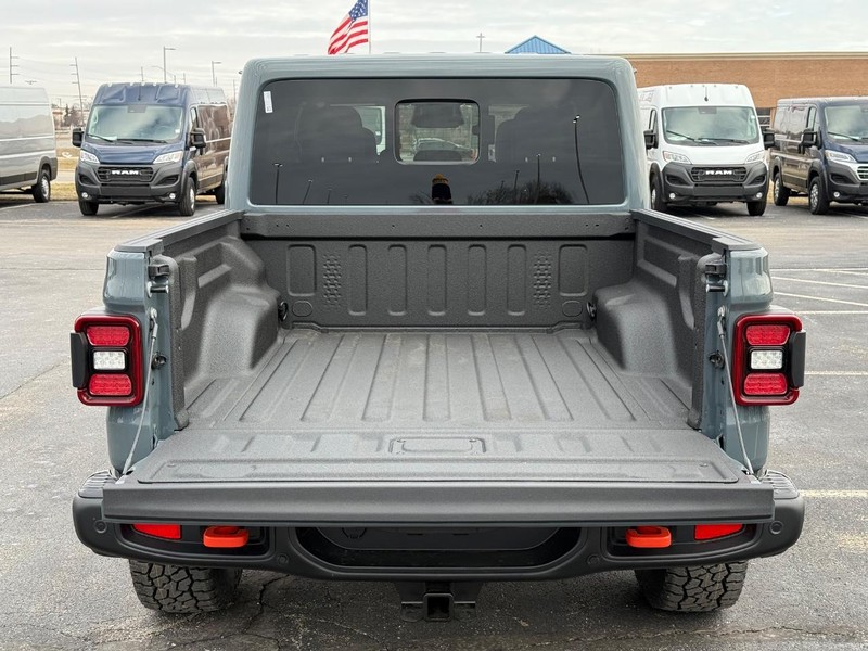 Jeep Gladiator Vehicle Full-screen Gallery Image 7
