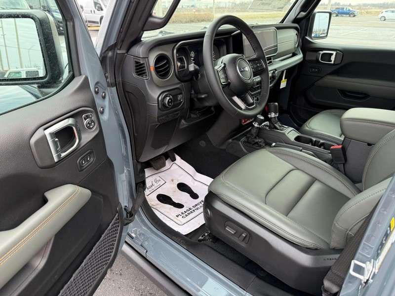 Jeep Gladiator Vehicle Full-screen Gallery Image 17