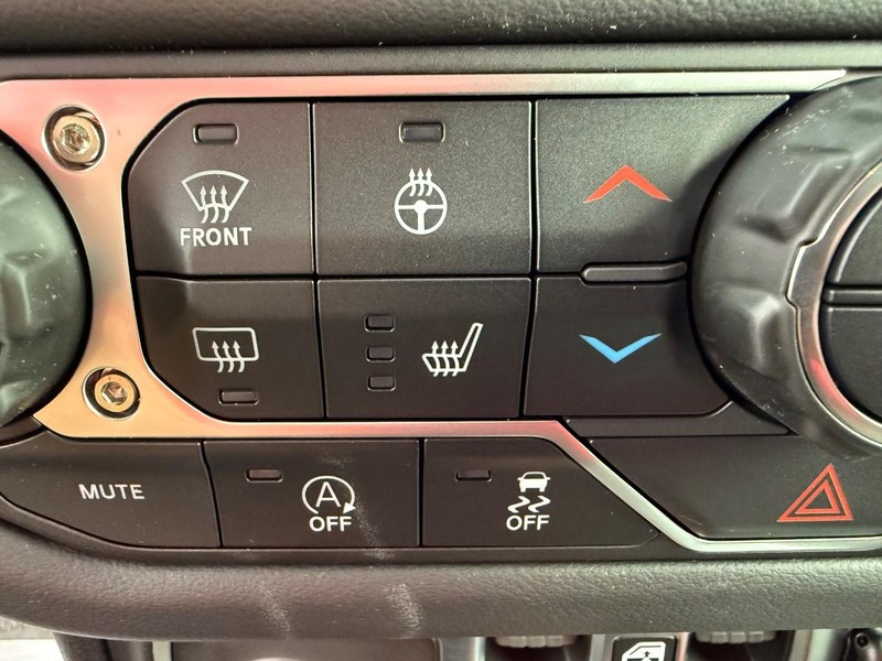 Jeep Gladiator Vehicle Full-screen Gallery Image 23