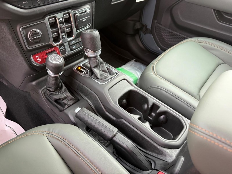 Jeep Gladiator Vehicle Full-screen Gallery Image 27