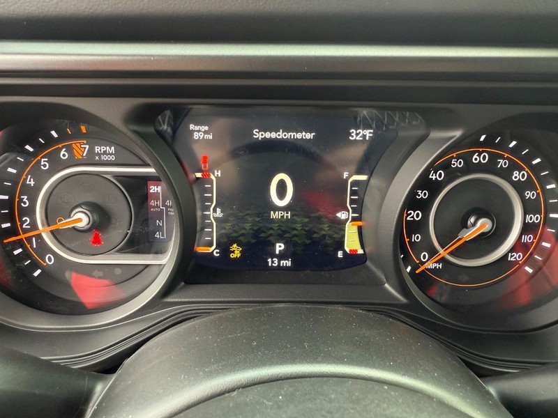 Jeep Gladiator Vehicle Full-screen Gallery Image 29