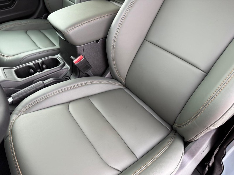 Jeep Gladiator Vehicle Full-screen Gallery Image 31