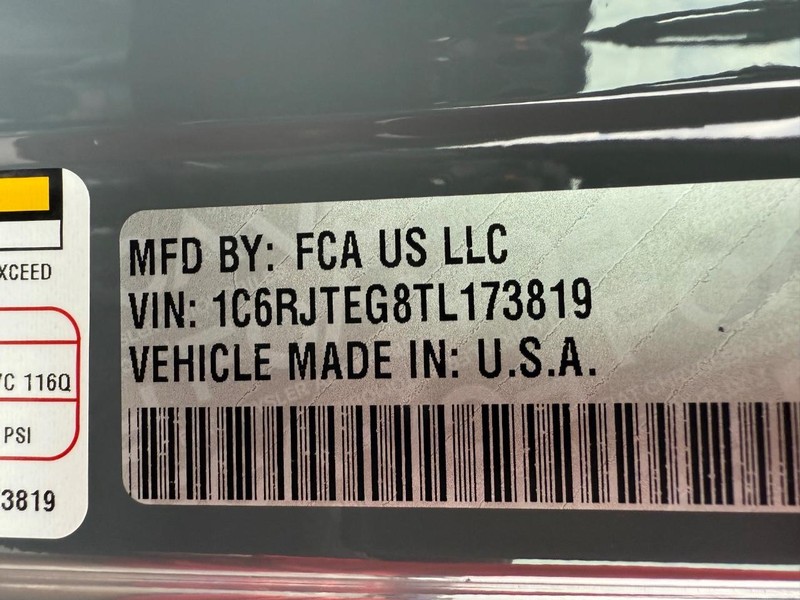 Jeep Gladiator Vehicle Full-screen Gallery Image 32