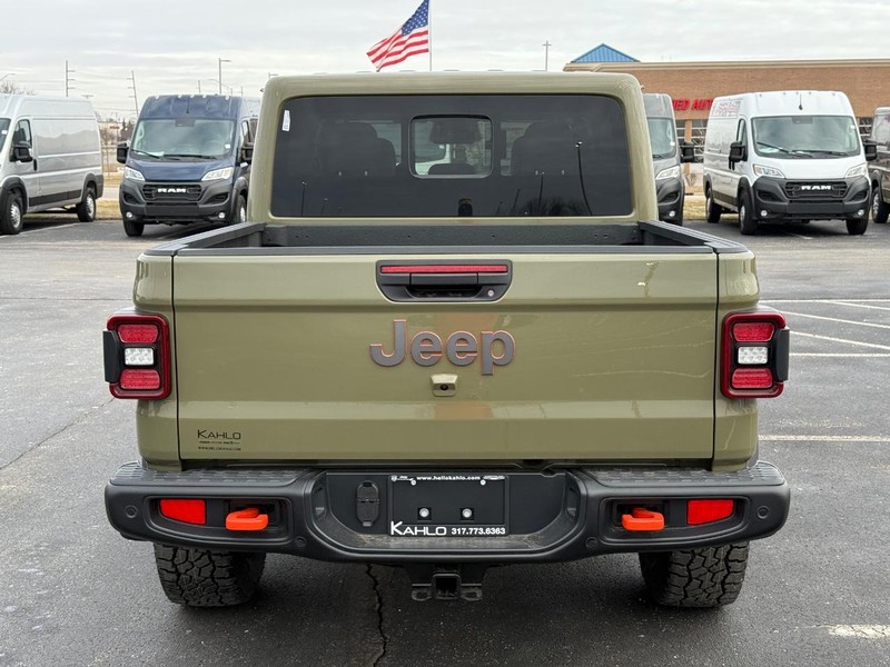 Jeep Gladiator Vehicle Full-screen Gallery Image 4