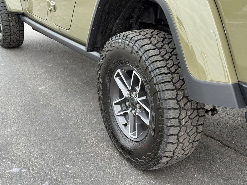 Jeep Gladiator Vehicle Full-screen Gallery Image 6