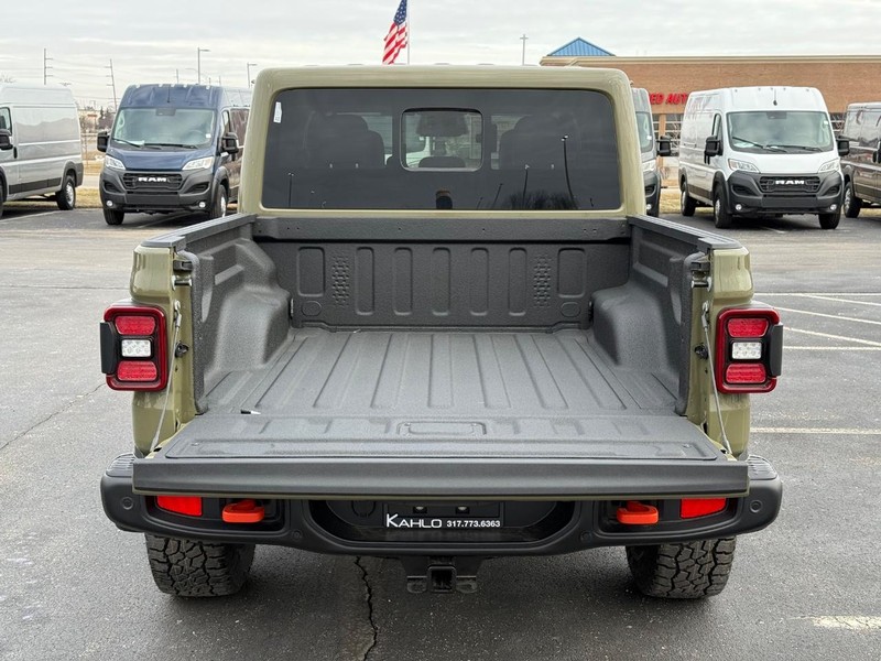 Jeep Gladiator Vehicle Full-screen Gallery Image 7