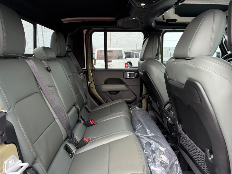 Jeep Gladiator Vehicle Full-screen Gallery Image 11