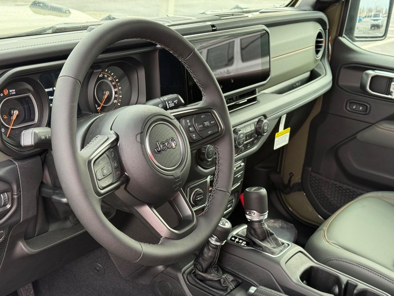 Jeep Gladiator Vehicle Full-screen Gallery Image 19