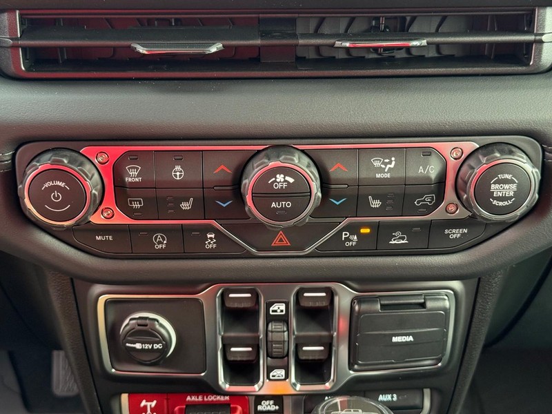 Jeep Gladiator Vehicle Full-screen Gallery Image 26