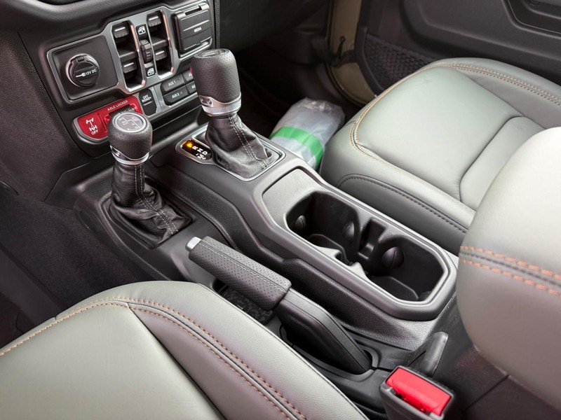 Jeep Gladiator Vehicle Full-screen Gallery Image 27