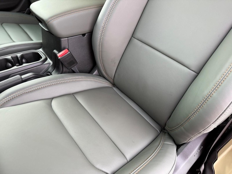 Jeep Gladiator Vehicle Full-screen Gallery Image 31