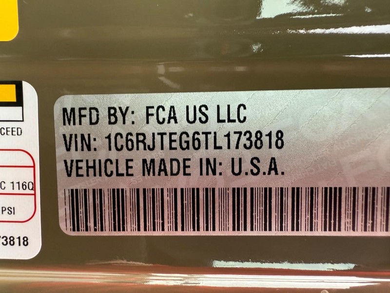 Jeep Gladiator Vehicle Full-screen Gallery Image 32