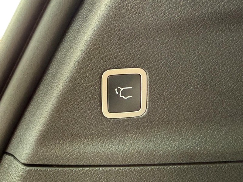 Chrysler Pacifica Vehicle Full-screen Gallery Image 8