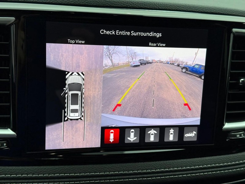 Chrysler Pacifica Vehicle Full-screen Gallery Image 27