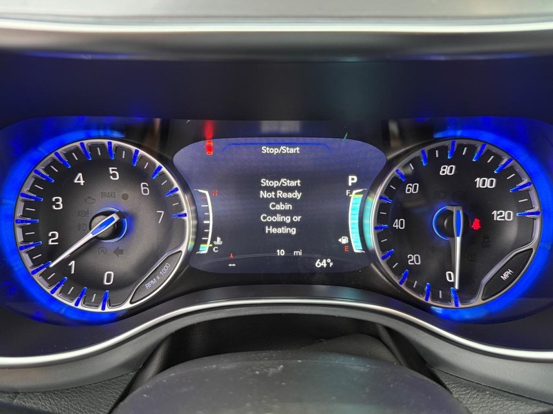 Chrysler Pacifica Vehicle Full-screen Gallery Image 31