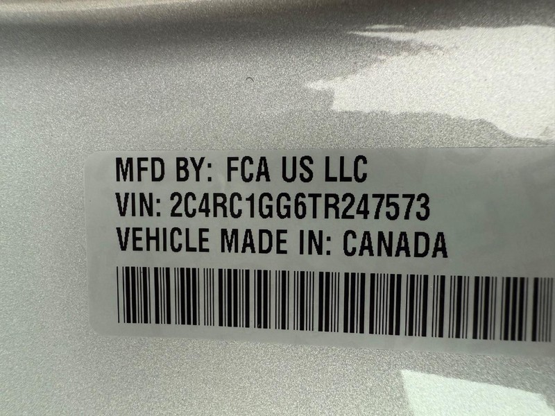 Chrysler Pacifica Vehicle Full-screen Gallery Image 34