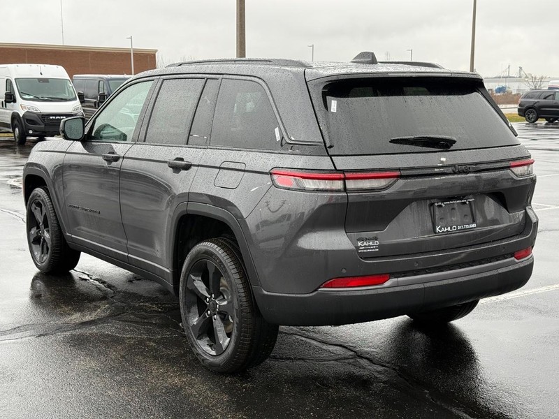 Jeep Grand Cherokee Vehicle Full-screen Gallery Image 5